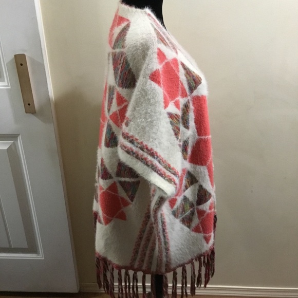 Star pattern soft knitted cape poncho One Size - Picture 3 of 11